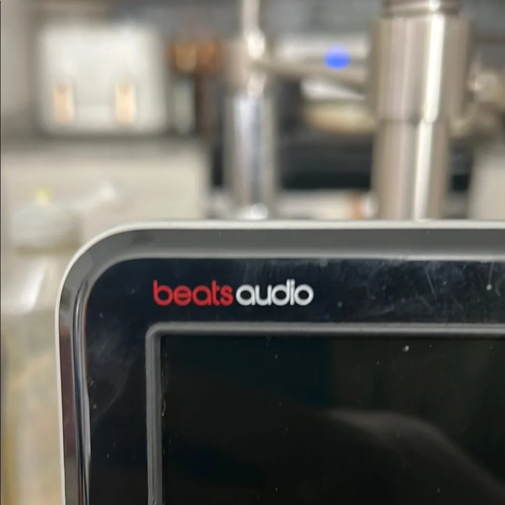 HP Black Laptop Beats Audio (needs fixing)